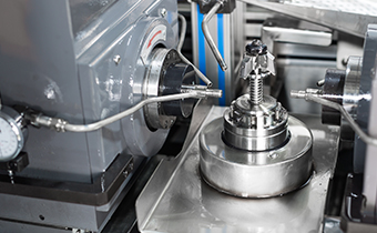 磨轴垂直调整结构