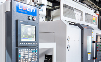 铣端面钻中心孔机床+数控车床+桁架式机器人