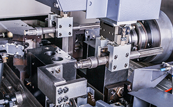 铣端面钻中心孔机床+桁架式机器人