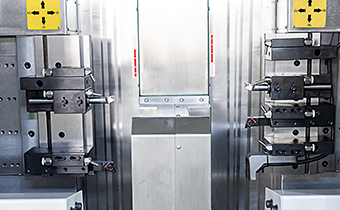 立式双头数控车床+桁架式机器人