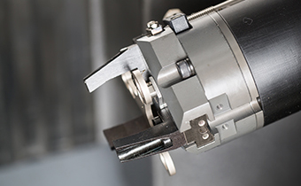 立式双头数控车床+桁架式机器人