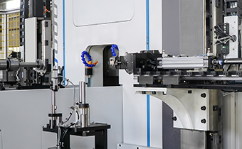 立式搓齿机+桁架式机器人