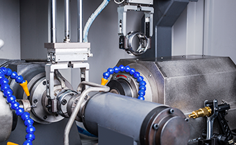 保持架窗口铣床+桁架式机器人